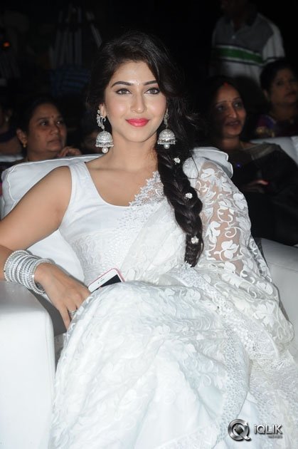 Sonarika-Bhadoriya-at-Jadoogadu-Movie-Audio-Launch
